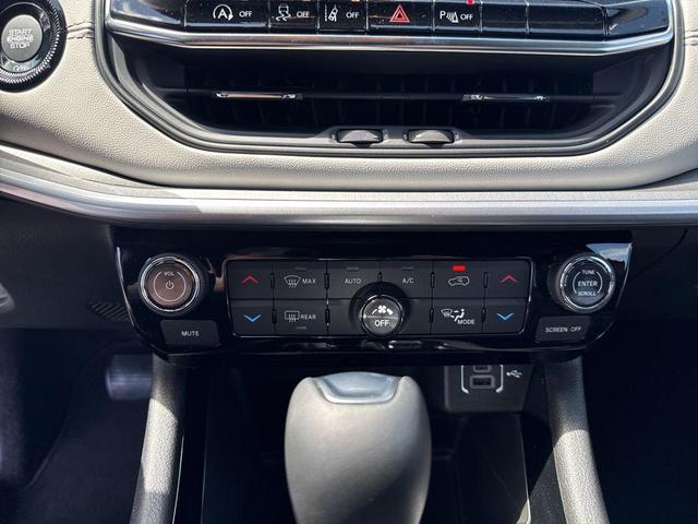 Photo of 2025 Red Hot Pearlcoat Jeep Compass
