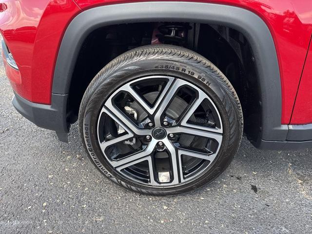 Photo of 2025 Red Hot Pearlcoat Jeep Compass
