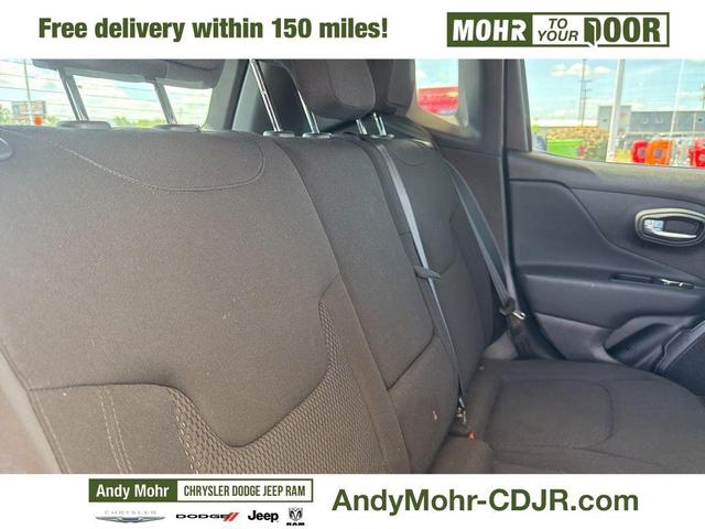Photo of 2019 Alpine White Clearcoat Jeep Renegade