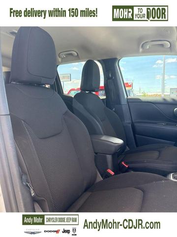 Photo of 2019 Alpine White Clearcoat Jeep Renegade