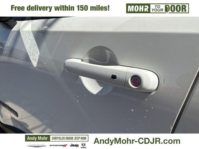 Photo of 2019 Alpine White Clearcoat Jeep Renegade
