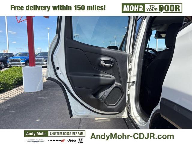 Photo of 2019 Alpine White Clearcoat Jeep Renegade