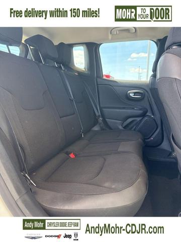 Photo of 2019 Alpine White Clearcoat Jeep Renegade