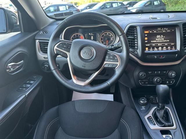 Photo of 2017 Granite Crystal Clearcoat Metallic Jeep Cherokee