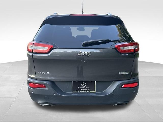 Photo of 2017 Granite Crystal Clearcoat Metallic Jeep Cherokee