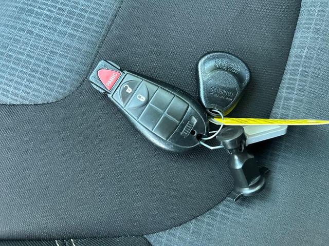 Photo of 2017 Granite Crystal Clearcoat Metallic Jeep Cherokee