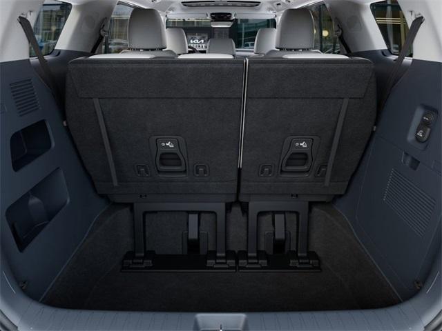 Photo of 2026 Ceramic Silver Kia Carnival
