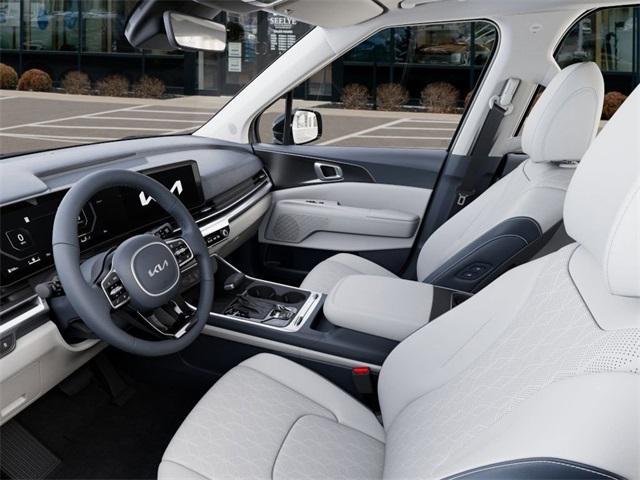 Photo of 2026 Ceramic Silver Kia Carnival