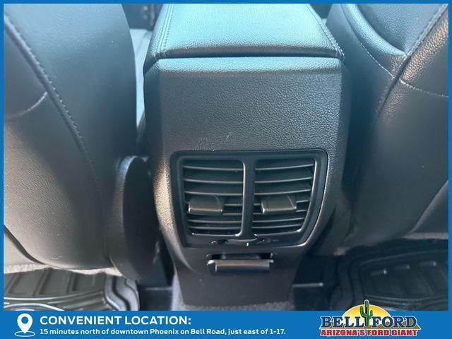 Photo of 2017 White Platinum Tri-Coat Metallic Ford Escape