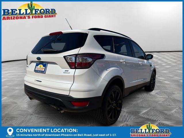 Photo of 2017 White Platinum Tri-Coat Metallic Ford Escape