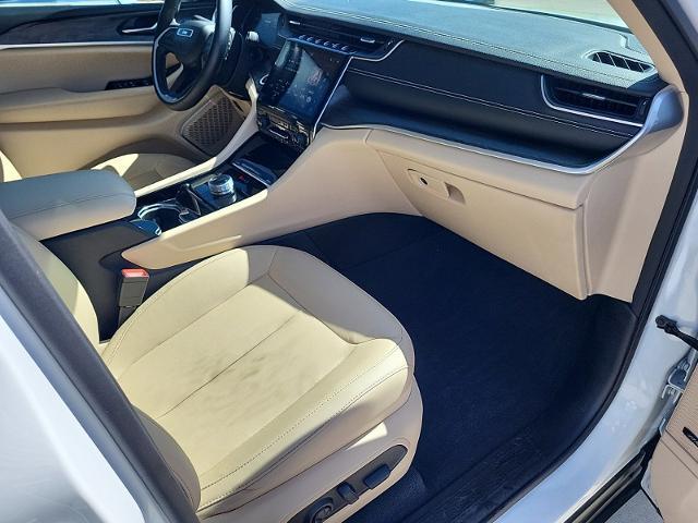 Photo of 2021 Bright White Clearcoat Jeep Grand Cherokee L