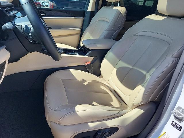 Photo of 2021 Bright White Clearcoat Jeep Grand Cherokee L