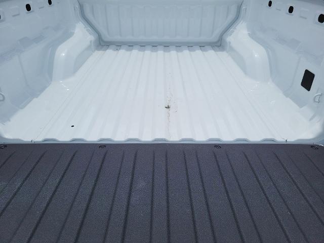 Photo of 2025 Summit White Chevrolet Colorado