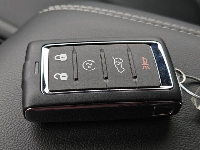 Photo of 2025 Diamond Black Jeep Grand Cherokee