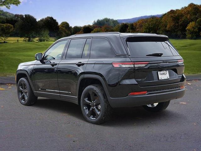 Photo of 2025 Diamond Black Jeep Grand Cherokee