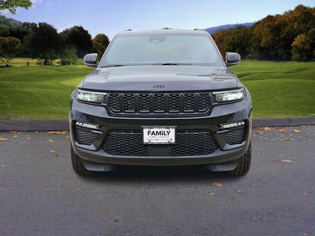 Photo of 2025 Diamond Black Jeep Grand Cherokee