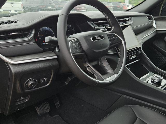 Photo of 2025 Diamond Black Jeep Grand Cherokee