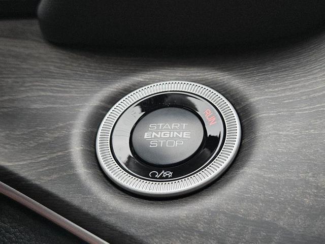 Photo of 2025 Diamond Black Jeep Grand Cherokee