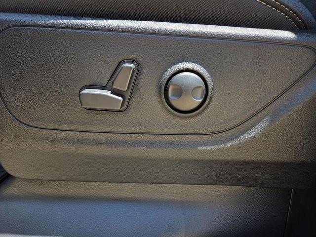 Photo of 2025 Granite Crystal Clearcoat Metallic RAM 1500