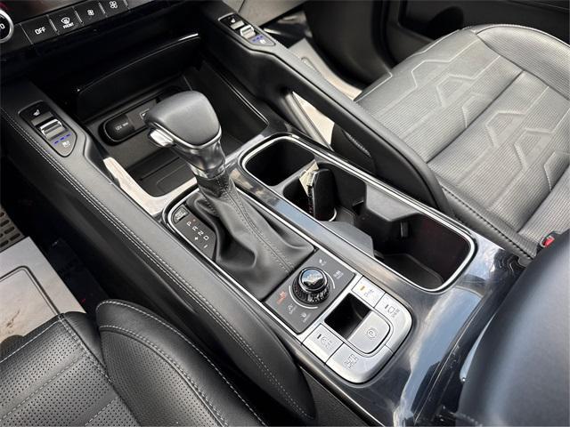 Photo of 2020 Ebony Black Kia Telluride