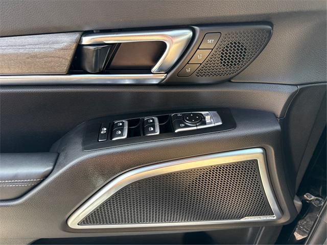 Photo of 2020 Ebony Black Kia Telluride