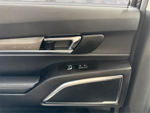 Photo of 2020 Ebony Black Kia Telluride