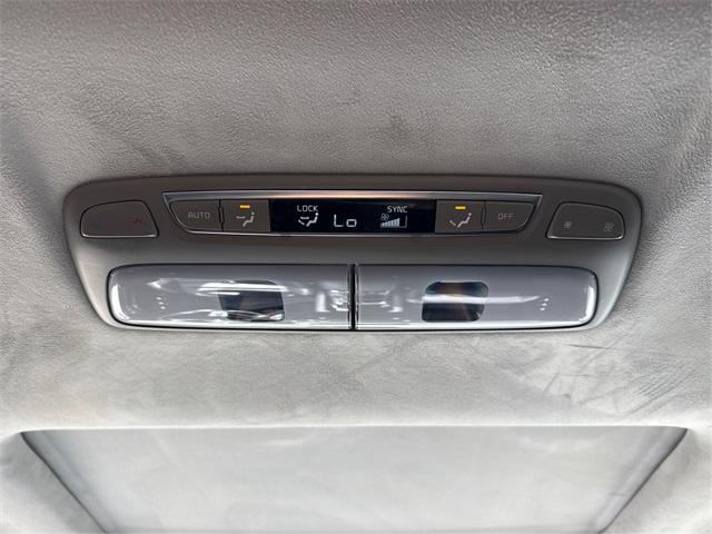 Photo of 2020 Ebony Black Kia Telluride