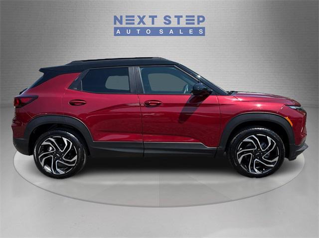 Photo of 2025 Crimson Metallic Chevrolet Trailblazer
