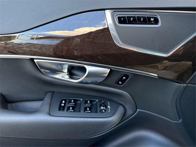 Photo of 2017 Magic Blue Metallic Volvo XC90
