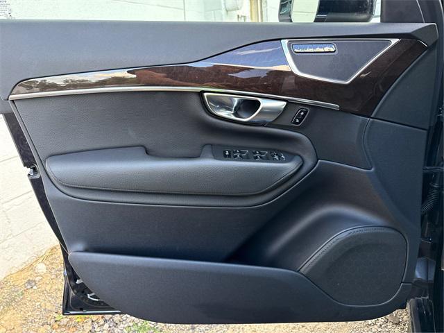 Photo of 2017 Magic Blue Metallic Volvo XC90