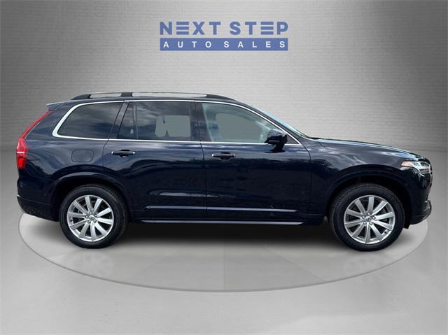 Photo of 2017 Magic Blue Metallic Volvo XC90