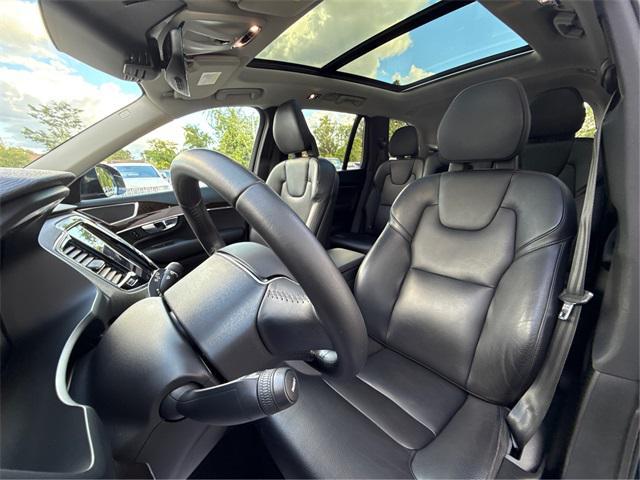 Photo of 2017 Magic Blue Metallic Volvo XC90