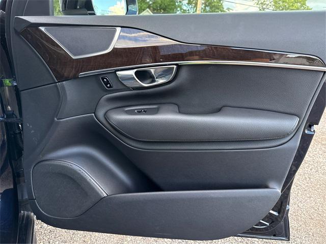 Photo of 2017 Magic Blue Metallic Volvo XC90