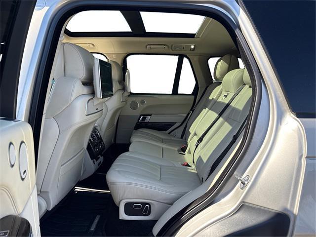 Photo of 2015 Luxor Metallic Land Rover Range Rover