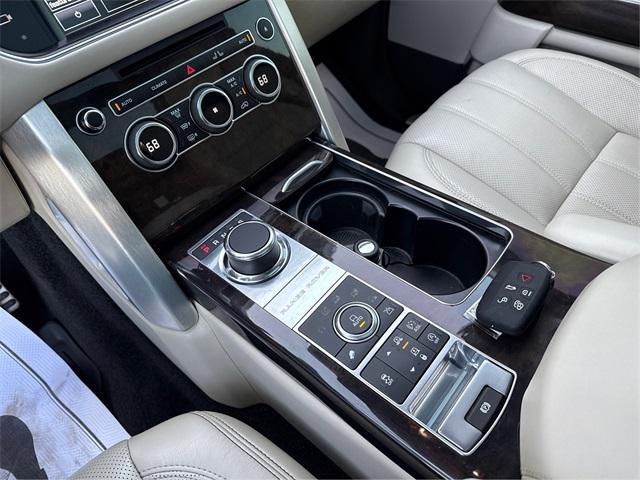 Photo of 2015 Luxor Metallic Land Rover Range Rover
