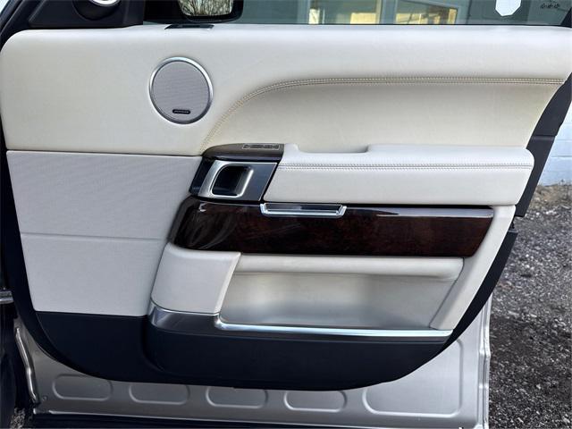 Photo of 2015 Luxor Metallic Land Rover Range Rover