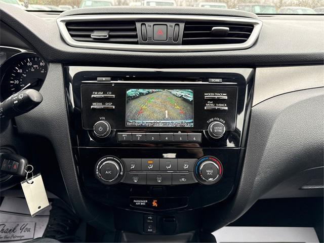 Photo of 2015 Gun Metallic Nissan Rogue