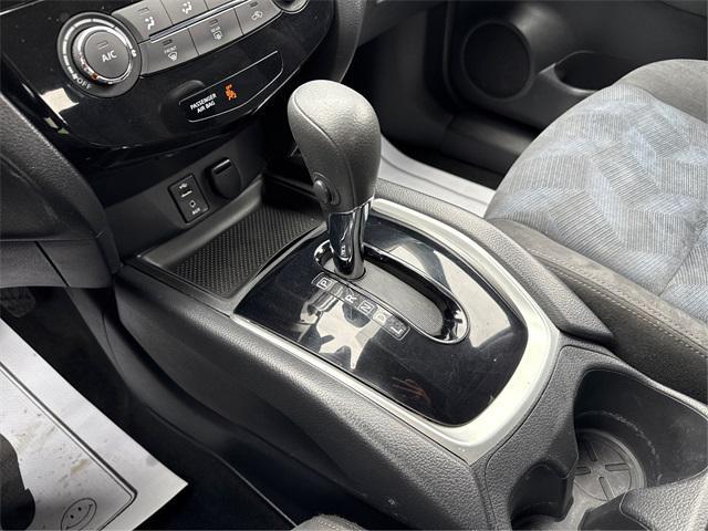 Photo of 2015 Gun Metallic Nissan Rogue