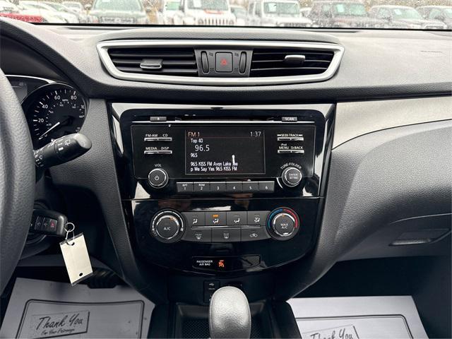 Photo of 2015 Gun Metallic Nissan Rogue