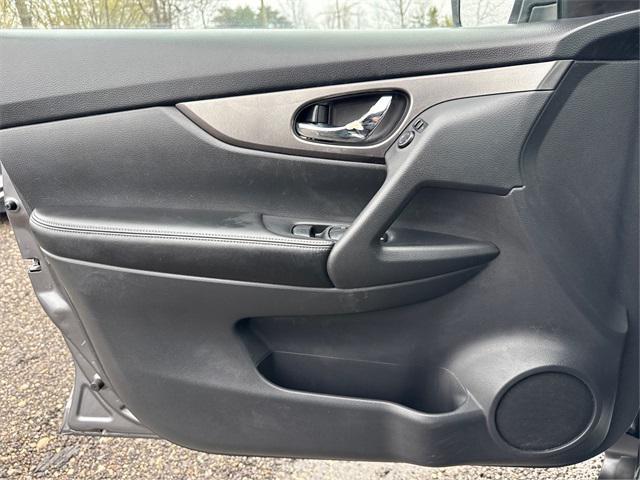 Photo of 2015 Gun Metallic Nissan Rogue