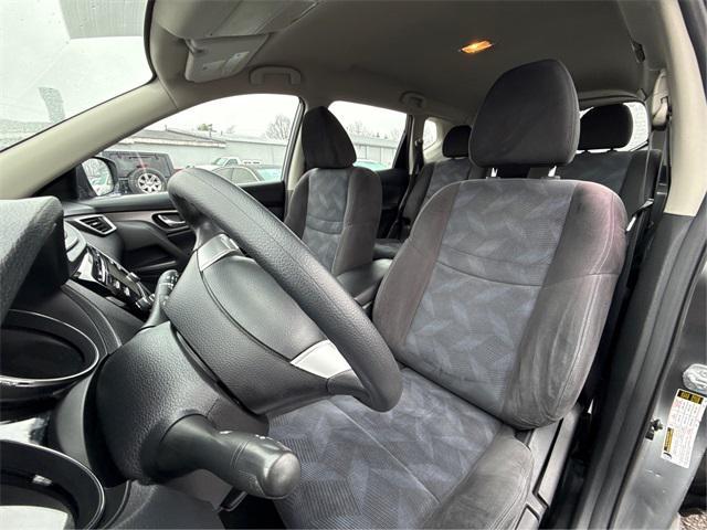 Photo of 2015 Gun Metallic Nissan Rogue