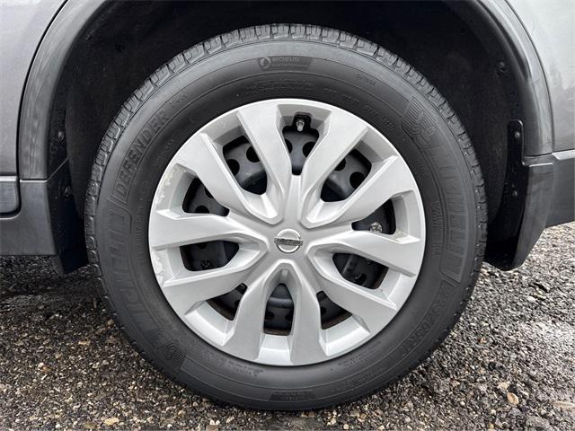 Photo of 2015 Gun Metallic Nissan Rogue