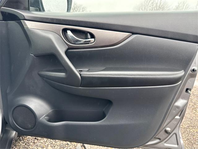 Photo of 2015 Gun Metallic Nissan Rogue