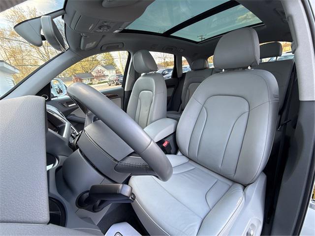 Photo of 2017 Glacier White Audi Q5