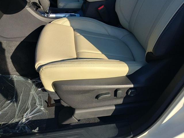 Photo of 2025 Crystal White Pearl Subaru Ascent