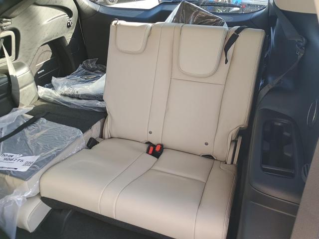 Photo of 2025 Crystal White Pearl Subaru Ascent
