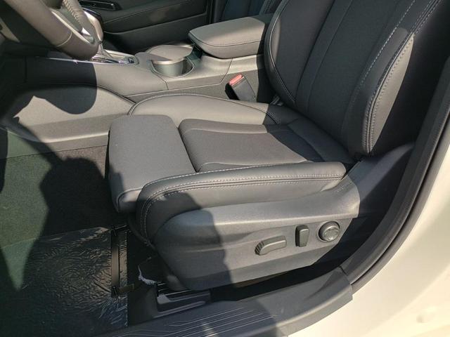 Photo of 2025 Crystal White Pearl Subaru Legacy