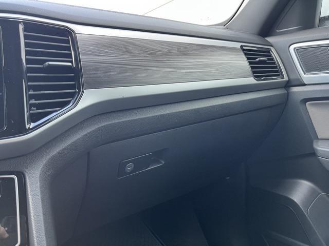 Photo of 2022 Pure White Volkswagen Atlas Cross Sport