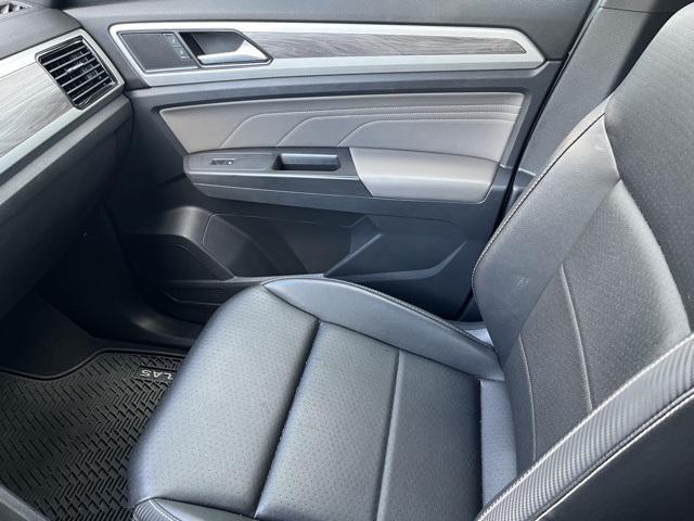 Photo of 2022 Pure White Volkswagen Atlas Cross Sport