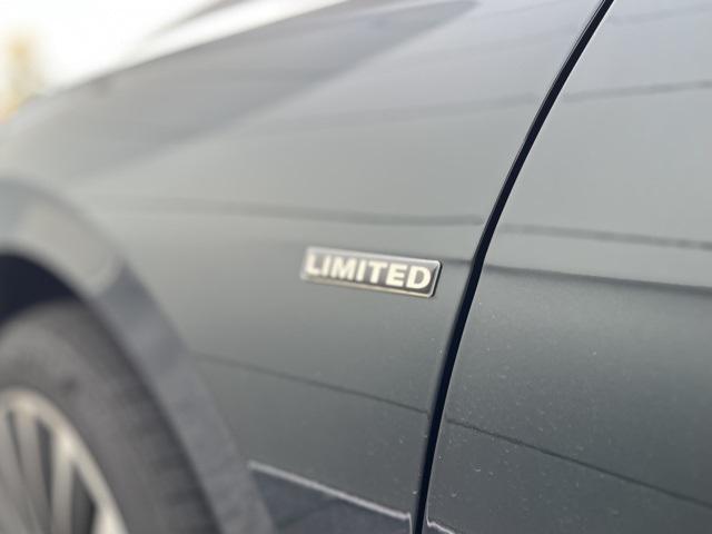 Photo of 2022 Racing Green Metallic Volkswagen Passat